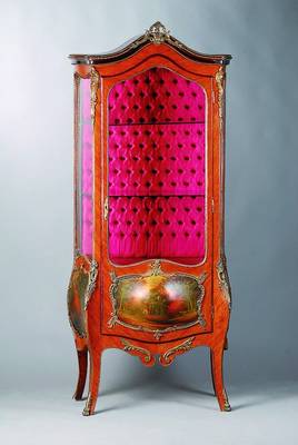 Vitrine, Frankreich, um 1900/10, Rosenholzfurnier, 1-türig, in sich geschweift und bombiert, Inlets m. Landschaftsmalerei, reiche Bronzeappliken, 2 ...