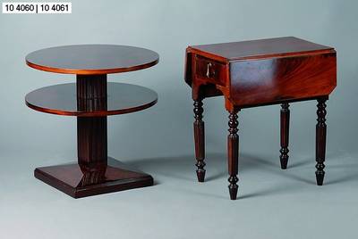 Runder Beistelltisch, Art-Deco, Palisander, 2 Etagen, Furnier vielfach gespiegelt verlegt, Gebr.-Sp., H. 55 cm, D. 56 cm