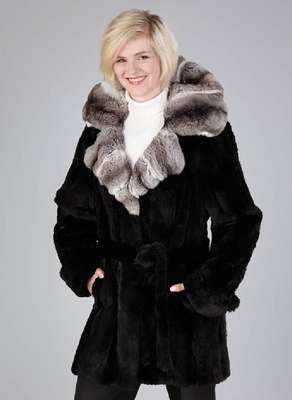 Bisamlongjacke mit Chinchillakragen,. Gr. ca. 40/42, schwarze geschorene Felle, Innenlabel: Exklusive Pelzmode Atelier Zara, breiter ...