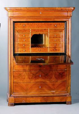 Standsekretär, um 1840/50, Nußbaum, Klappe mit abstrakt floraler Schablonenmalerei, 3 -schübig und Kopfschublade, reiche Inneneinrichtung, mehrere ...