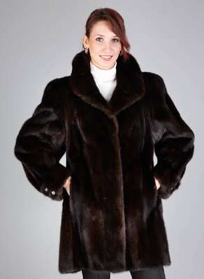 Nerzlongjacke, Saga Mink, schwarze Felle, Gr. ca. 42, längsverarbeitete Felle, Ärmel mit Manschetten, Reverskragen, 2 seitl. Ein- schubtaschen, 1 ...