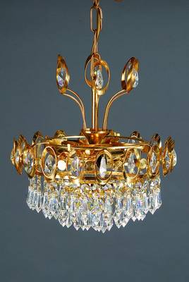 Deckenlampe, deutsch, 70/80er Jahre, Kristallglas, geschliffen, 3 Brennstellen, Messingmontierung, Elektrifizierung nicht geprüft, lt. Einlieferer ...