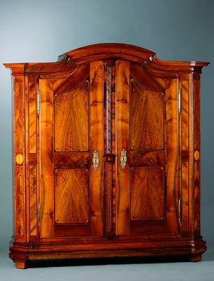 Schrank, süddeutsch, um 1770, Barock mit starkem klassizistischem Einschlag, Nußbaum/Wurzelnußfurnier, reiche Intarsien in verschiedenen ...