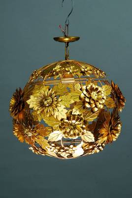 Deckenlampe in Kugelform, wohl Spanien, um 1925-30, eine Brennstelle, Original Keramikfassung u. Verkabelung, Elektrifizierung nicht geprüft, jedoch ...