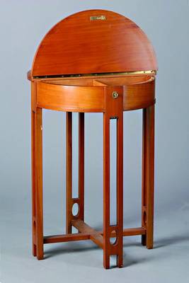 Nähtisch, deutsch, um 1902/04, Jugendstil, Kirschbaum, wohl Darmstadt, aufklappbar, st. Gebr.-Sp., H. 70 cm, D. 50 cm