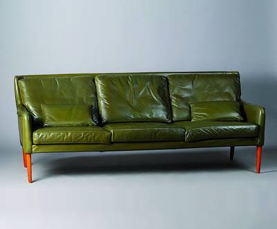 Ledersofa, Anfang 60er Jahre, 3-Sitzer, Holzfüße, abnehmbar Sitzkissen, Gebr.-Sp., ca. 74x194x77 cm, Sh. 41 cm