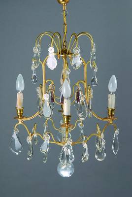 Deckenleuchter, Frankreich, um 1900, Messingmontur mit facettiertem Glasbehang in farblos und violett, vier Brennstellen, Elektr. erneuert, nicht ...