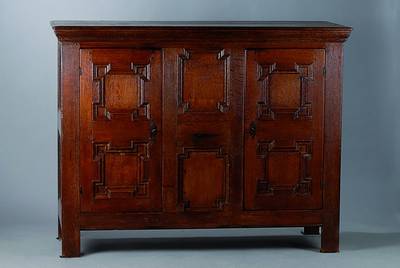 Anrichte, norddeutsch, um 1860, Eiche massiv, 2-türig, Front kassettiert, schwundrissig, Alterssch., ca. 113x144x55 cm