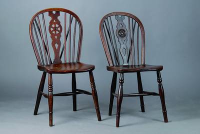 2 Stühle, England, um 1880, viktorianischer Stil, 1x Buche und Ahorn, H.ca. T. 36 cm, H. ca. 85x35 cm, st. Gebr.-Sp.