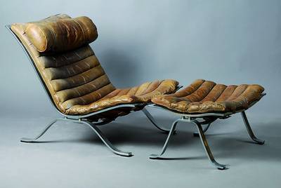 Designersessel, Norell, Arne (1917-1971), Sweden, "Ari lounge chair", mit Hocker, verchromtes Stahlgestell, Lederbezug, dieser stark ...