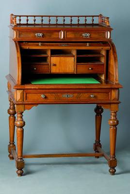 Damenschreibsekretär, deutsch, um 1880, Nußbaumfurnier, 3-schübig, 1 Rollteil, innen: 2-schübig, 1-türig, ausziehbares Schreibteil m.grünem ...