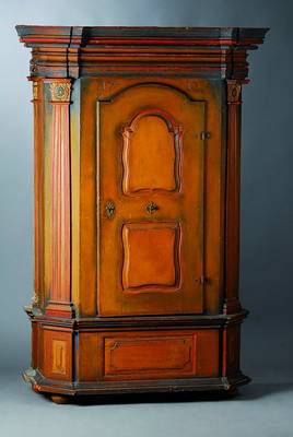 Eintüriger Pilasterschrank, süddeutsch, dat. 1713, WH, bunt gefasst, Originalzustand, Restaurierung empf., Alterssch., ca. 189x140x62 cm