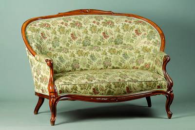 Zweisitzersofa, Louis-Philippe, um 1835-40, Korpus Nussbaum, Bezug u. Polsterung erneuert, ca. 96x140x85 cm, Sitzhöhe ca. 44 cm
