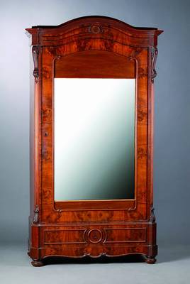 Spiegelschrank, deutsch, um 1870, Nußbaum/Mahagonifurnier, 1-türig, verspiegelt,Furniersch., Alterssch., Leistenteile fehlen, Überholung empf., ...