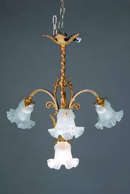Deckenlampe, um 1880, Messing, klassiz. Form, 4 Brennstellen, ehemals eine Gaslampe, Elektrifizierung laut Einlieferer intakt, nicht geprüft, ...