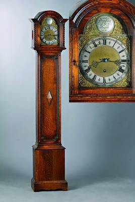 Kleine Standuhr, sog. Grandmothers Clock, Uhrenmanufaktur Lenzkirch, mit Westminsterschlag, um 1930, verziertes Eichengehäuse, Messingzifferblatt ...