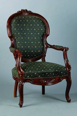 Armlehnsessel, Louis-Philippe, um 1860, allseitig geschweift, Nußbaum/Buche, Bezug erneuert, Polsterung alt belassen, Kopf m. sparsamer ...
