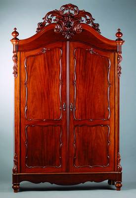 Schrank, Louis-Philippe, um 1860, Mahagonifurnier, 2-türig, sog. Brezelfüllungen, abgerundete Ecken, Lisenen m. reich verzierten Schnitzereien, ...