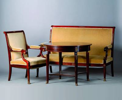 Sitzgruppe, um 1910, Empirestil, best. aus 2Armlehnsessel, Sofa und Tisch, auf Mahagoni gebeizt, reich verzierte Bronzeappliken, teilrest., urspr. ...