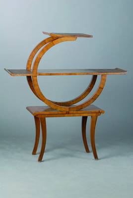 Ausgefallenes Tischmodell, deutsches Art-Deco,um 1930, Hartholz/Wurzelnußfurnier, 3 Etagen, gemacht für Demonstrationen von Tischchen, sym. bzw. ...