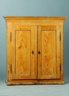 Beistellschränkchen, deutsch, um 1835/40, Weichholz, 2-türig, innen: 5 Schubladen, 2 Einlegebretter, Kopf getreppt, Alterssch., Überholung empf., ...