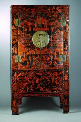 Schrank, China, um 1900, mit Lackarbeit, figürliche Lackmalereien, Tropenholz, mit altersbedingten, Schwundschäden bzw. Alterssch., ca. 203x110x54cm