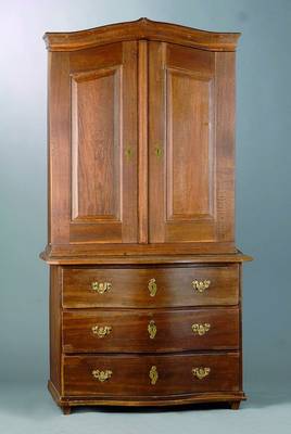 Aufsatzmöbel, unter Verwendung alter Teile um 1850/60, Eiche, Oberteil aus teils alten Teilen dazugearb., Unterteil 3-schübig, Oberteil 2-türig, ...