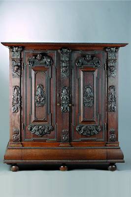Fassadenschrank, deutsch, um 1870, nach dem Vorbild von 1560/80, Eiche massiv, 2-türig, Fußschublade, reiche aufwendige Schnitzereien im ...