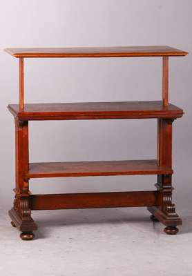 Verwandlungstisch, deutsch, 1880, Gründerzeit, Eiche, ausziehbar auf 3 Ebenen, sparsame Volutenverz., teils gerieft, st. Gebr.-Sp., ca. ...