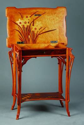 Prunktischchen, Emile Gallé, wohl um 1898-1900, sign., ausgesuchtes Ahorn-Holz massiv, reich intarsiert mit verschied. Edelhölzern: Nußbaum, ...