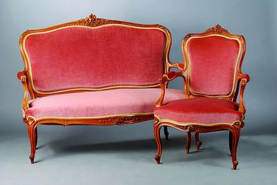 Salon, Frankreich, um 1890, Gestell Nußbaum, Mohairbezug sek., best. aus: Sofa u. 2 Armlehnstühlen, allseitig geschweift, Akanthusblatt u. ...