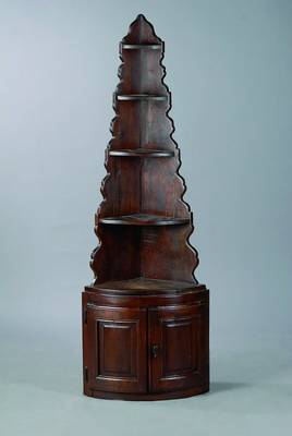 Kleiner Eckschrank, Türen um 1820, Korpus dazugearbeitet, Ahorn auf Eiche, 2-türig, 4 Ablegefächer, st. Gebr.-Sp., ca. 143x50x32 cm