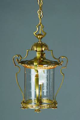 Hallen-Flurlampe, Spanien, Anfang 20. Jh., hexagonale Messingmontur in runder Grundform, zylindrischer Glaseinsatz mit ausgeschliffener Musterung, ...