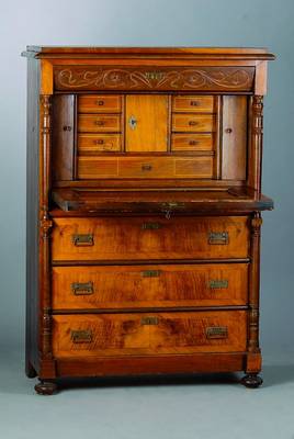 Standsekretär, Gründerzeit, um 1880, Nußbaum/Wurzelnußfurnier, 3-schübig, Klappe, reiche Inneneinrichtung, Kopfschublade, sparsame florale ...