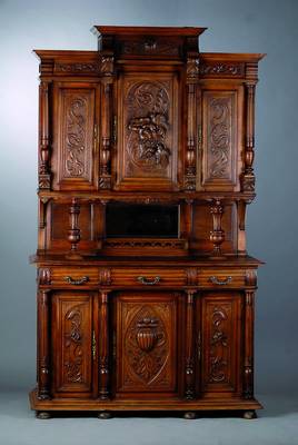 Aufsatzbuffet, Gründerzeit, um 1880, Eiche, Unterteil 3-türig, 3-schübig, Mittelteil m. reich gedrechselten Vollsäulen, facett. Spiegel, Oberteil ...