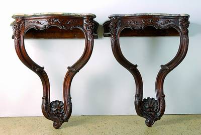 Konsolenpaar, Augsburg, um 1750, Eiche massiv, Rosenblätter, Akkanthusblattverzierung Muscheldekor, z.T. asymetrisch aus dem Vollholz geschnitzt, ...