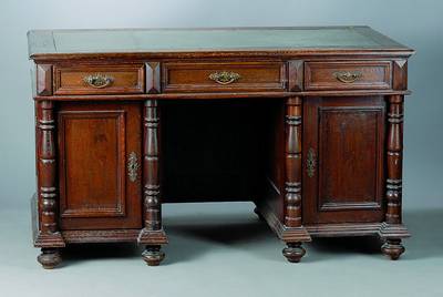 Schreibtisch, deutsch, um 1900, Eiche, 2-türig, 3-schübig, gedrechselte Halbsäulen, Alterssch., Furniersch., ca. 80x140x79 cm