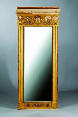 Spiegel, wohl Mannheim um 1810, Holz vergoldet, reich gestuckt und verziert, Vergoldung teils fehlend, Restaurierung empf., Alterssch., ca. 157x69 cm