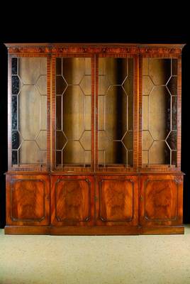 Bücherschrank, England, um 1920, Nußbaum/Satinholz, Unterteil 4-türig, Oberteil4-türig verglast u. versprosst, Alterssch., ca. 214x204x38 cm, ...