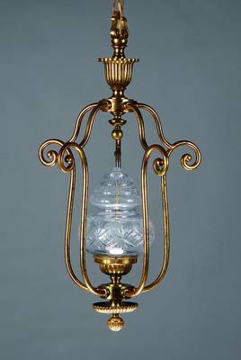 Flur-/Hallenlampe, Frankreich, um 1920-25, Gelbgussmontur mit 5 in sich getreppten Stegen, mit Sternschliff versehener Glaseinsatz, an Kette mit ...