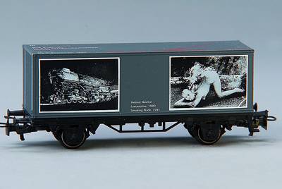 Helmut Newton, 1920 Berlin-2004 Los Angeles, Züge Züge, Märklin Lok, Spur HO, mit den Motiven Lokomotive 1990, Die Eisen in der zeitgenössischen ...