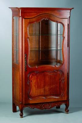 Vitrine, Elsass/Lothringen, nach dem Vorbild des 18. Jh., Barockstil, Eiche, 1-türig, 3 -seitig verglast, reiche Voluten und Akanthusblattverz., ...