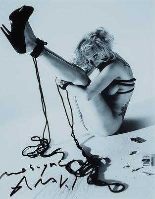 Nobuyoshi Araki, geb. 1940 Tokio, Lady Gaga , s/w Fotografie, handsigniert, ca. 24x19cm, unter Glas, Rahmen