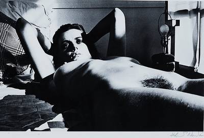 Newton, Helmut, 1920-2004, Akt, , rechts unten handsigniert, ca. 22.5x35.5cm, unter Glas, Rahmen