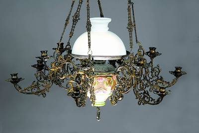 Große Deckenlampe, Majolika, um 1900, Majolikakorpus, Metallmontierungen,Milchglasschirm und Zylinder, Funktion nicht geprüft, ca. 110x98cm