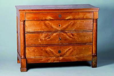 Kommode, Biedermeier, um 1815/20, Kirschbaummassiv/Furnier, Halbsäulen, größere Furnierteile fehlen bzw. beschädigt, Restaurierung empf., ...
