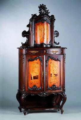 Vertiko, Frankreich, um 1890, Rokokostil, Nußbaum, allseitig geschweift, Inlets reich intarsiert in Ahorn, Pflaume, Nußbaum, Darstellungen v. ...