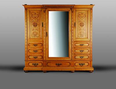 Aufwendiger Vielzweckschrank, um 1890/1900, Korpus Eiche/Weichholz, Ahornfurnier, kompl. auf Rahmen gearb., reich intarsiert m. Nußbaum Makassar und ...