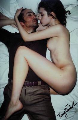Terry Richardson, geb. 1965 New York City, amerikanischer Fotograf, hier: erotische Szene, rechts unten handsigniert, ca. 21x30.5cm