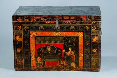 Truhe, Asien, um 1900, schwarz gefasst, orig. Bemalung, ohne Schlüssel, schwundrissig, Alterssch., ca. 58x87x55 cm